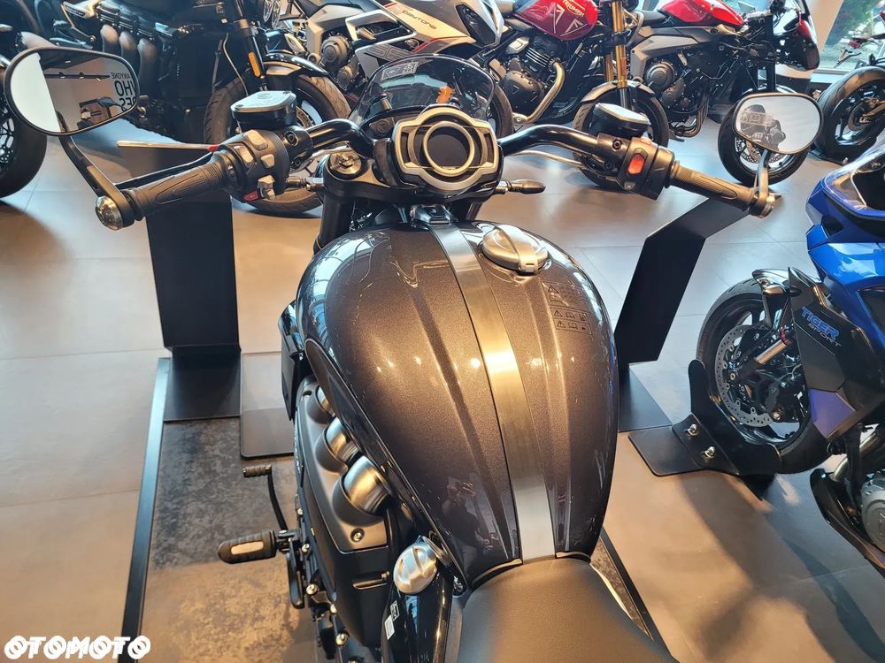 Triumph Rocket - 4