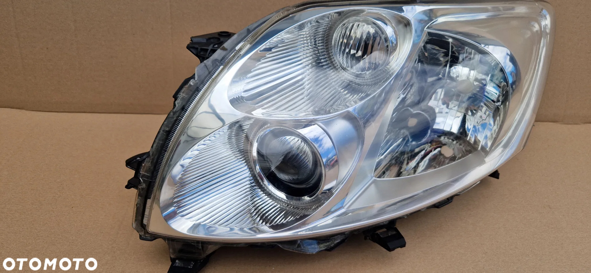 TOYOTA AURIS I E15 06-09r LEWA LAMPA PRZÓD ORYG EUROPA - 3
