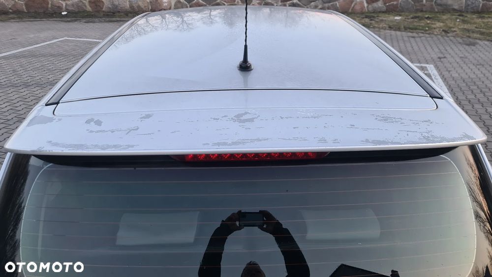 Kia Carens 1.7 CRDi L 7os - 14