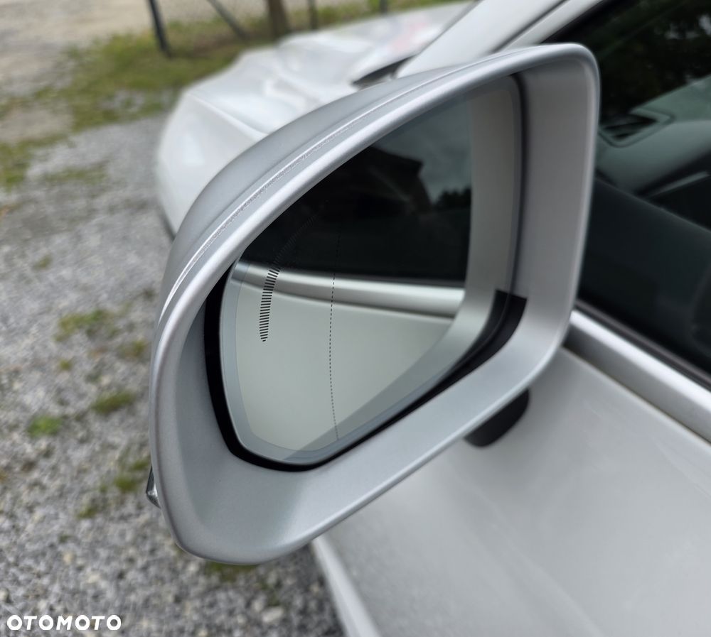 Volvo XC 60 D4 AWD Geartronic RDesign - 12