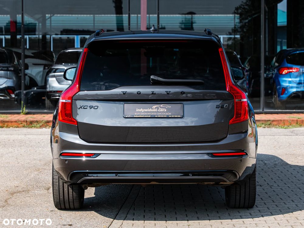 Volvo XC 90 B5 D AWD Ultimate Dark - 19