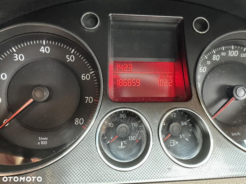 Volkswagen Passat 1.6 Exclusive - 10