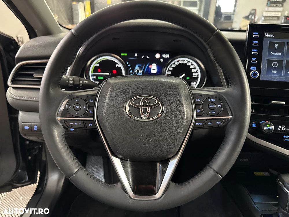 Toyota Camry - 17