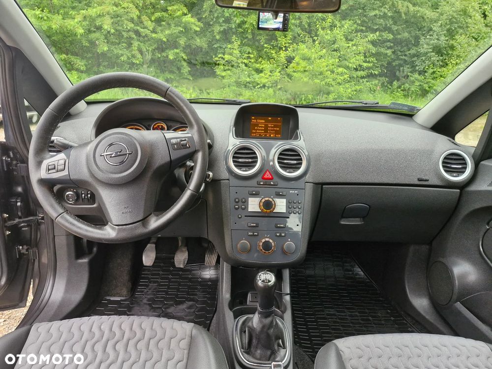 Opel Corsa 1.4 16V Cosmo - 25
