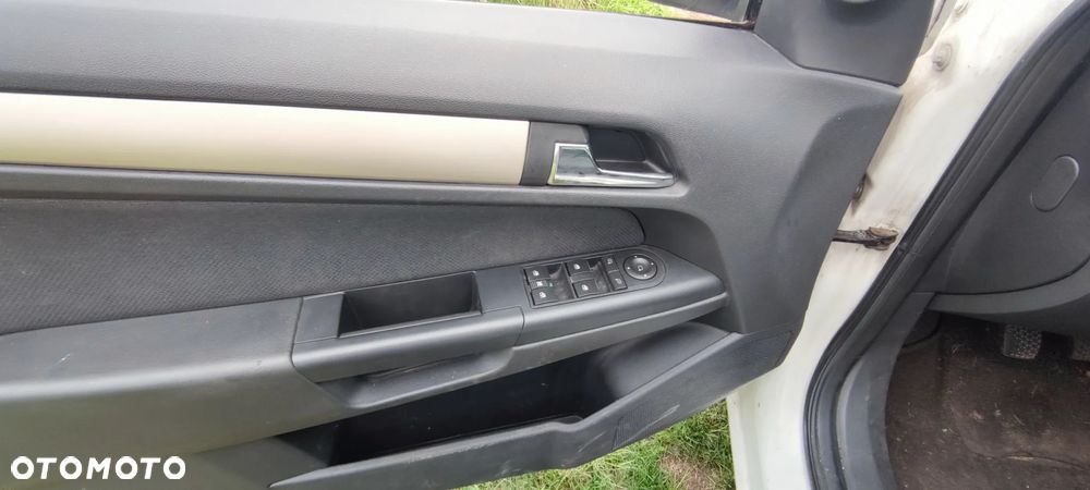 Opel Astra 1.9 CDTI DPF - 10