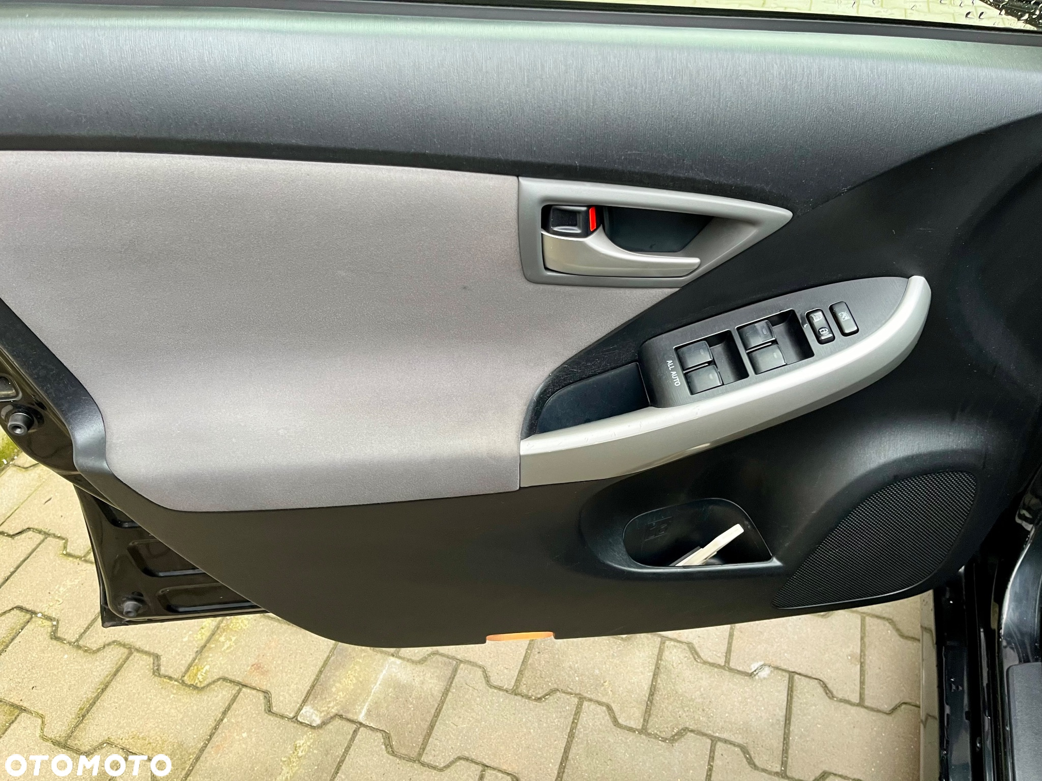 Toyota Prius (Hybrid) Comfort - 9