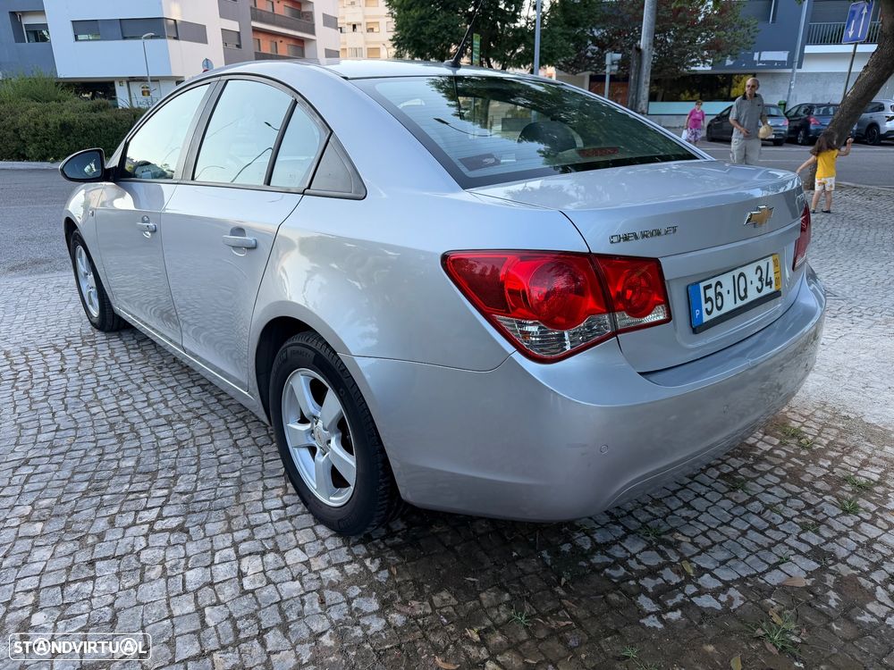 Chevrolet Cruze 1.6 LS - 4
