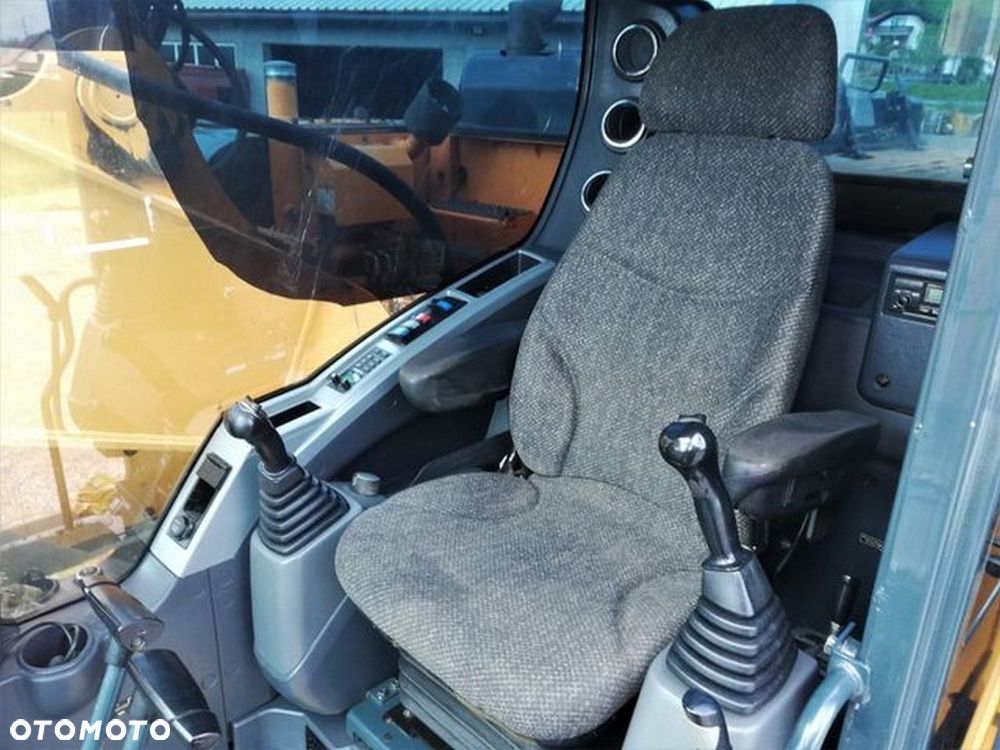 Hyundai HX 235LCR - 6