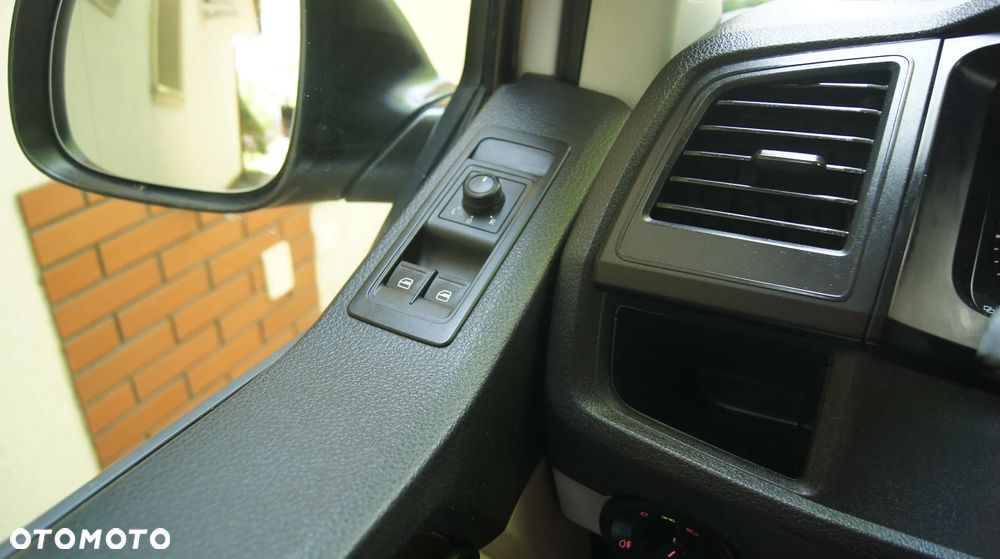 Volkswagen Transporter - 23
