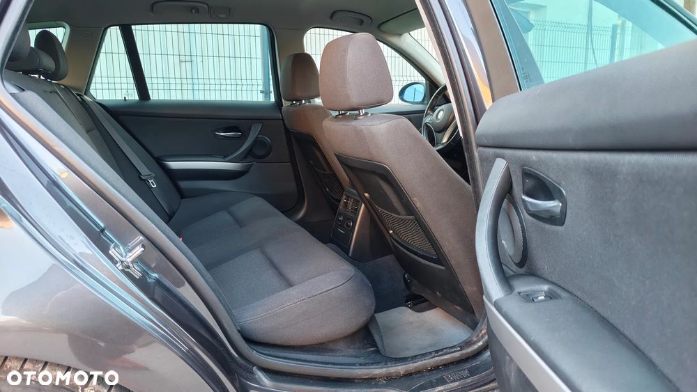 BMW Seria 3 - 33
