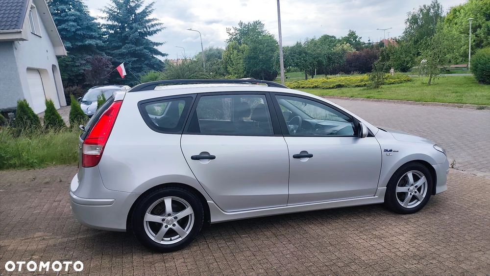 Hyundai i30 blue 1.6 CRDi Premium - 25