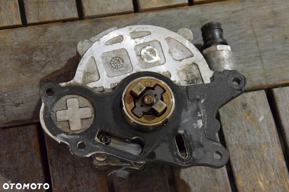 AUDI A3 8P LIFT 1.6 TDI Vacum pompa podciśnienia 03L145100 - 3