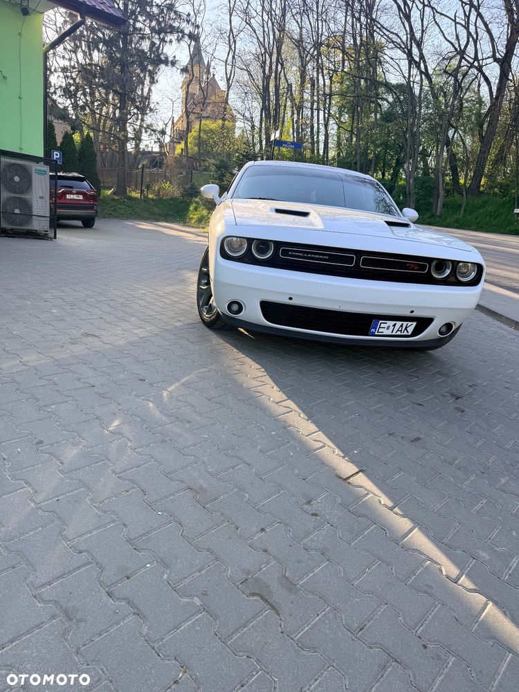Dodge Challenger - 2