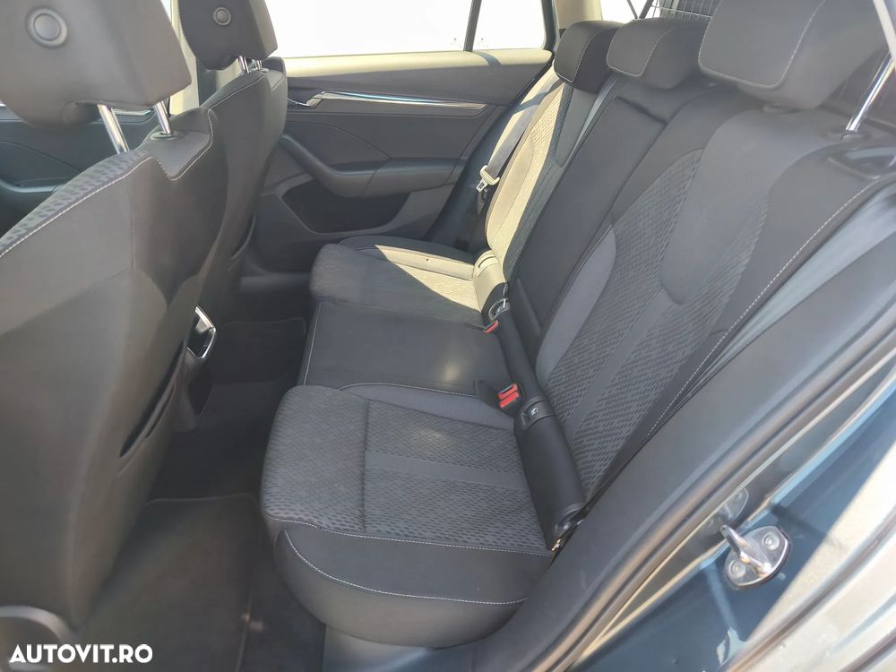 Skoda Octavia Combi 2.0 TDI DSG Style - 11