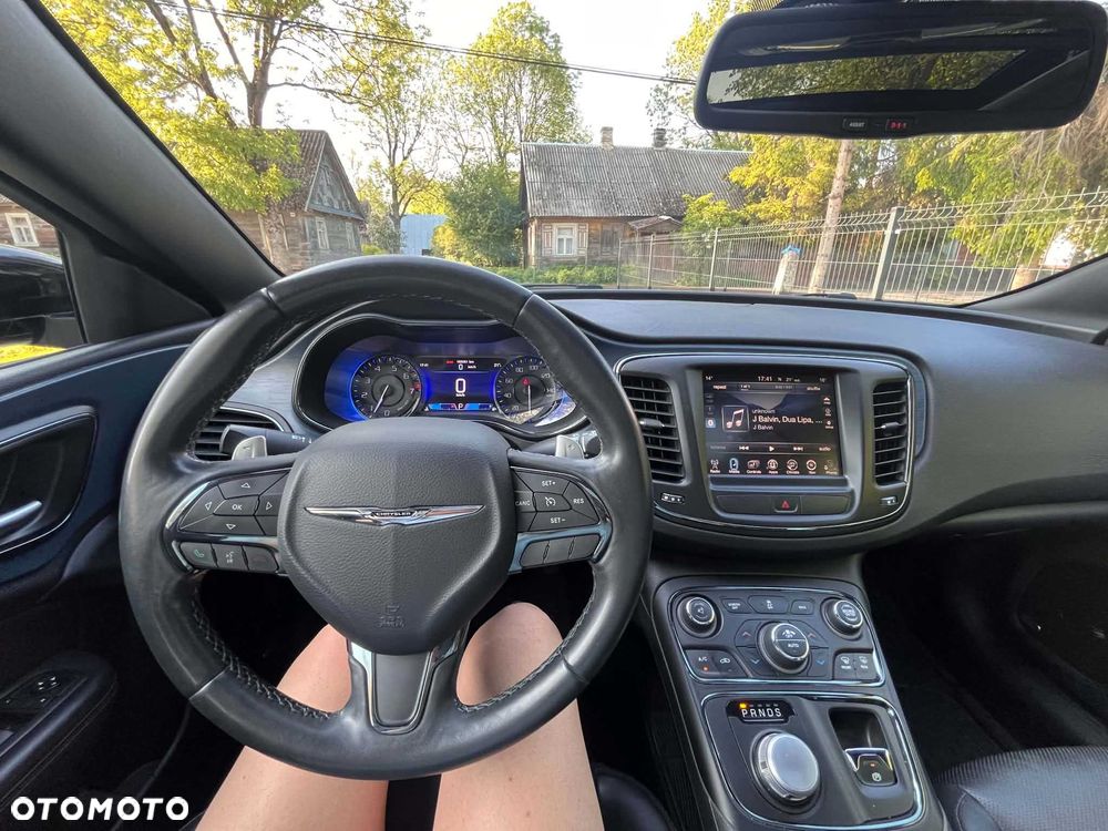 Chrysler 200 - 8