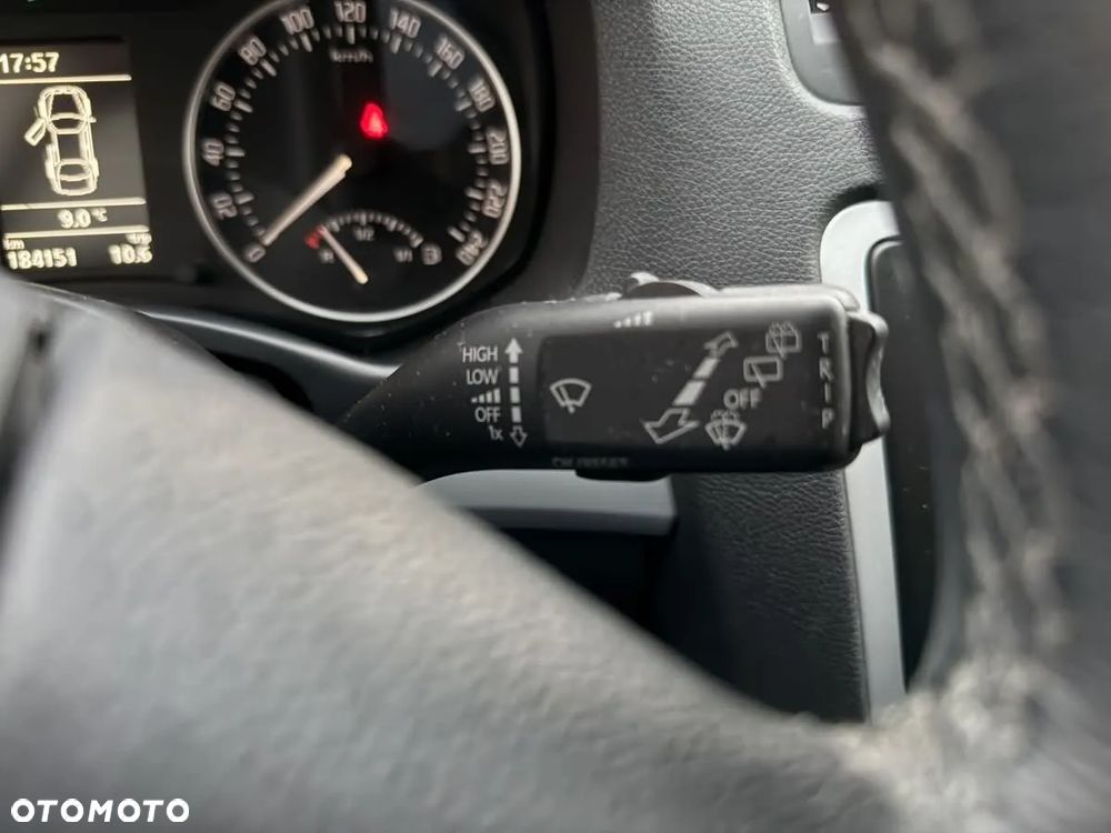 Skoda Octavia 1.6 Ambiente - 29
