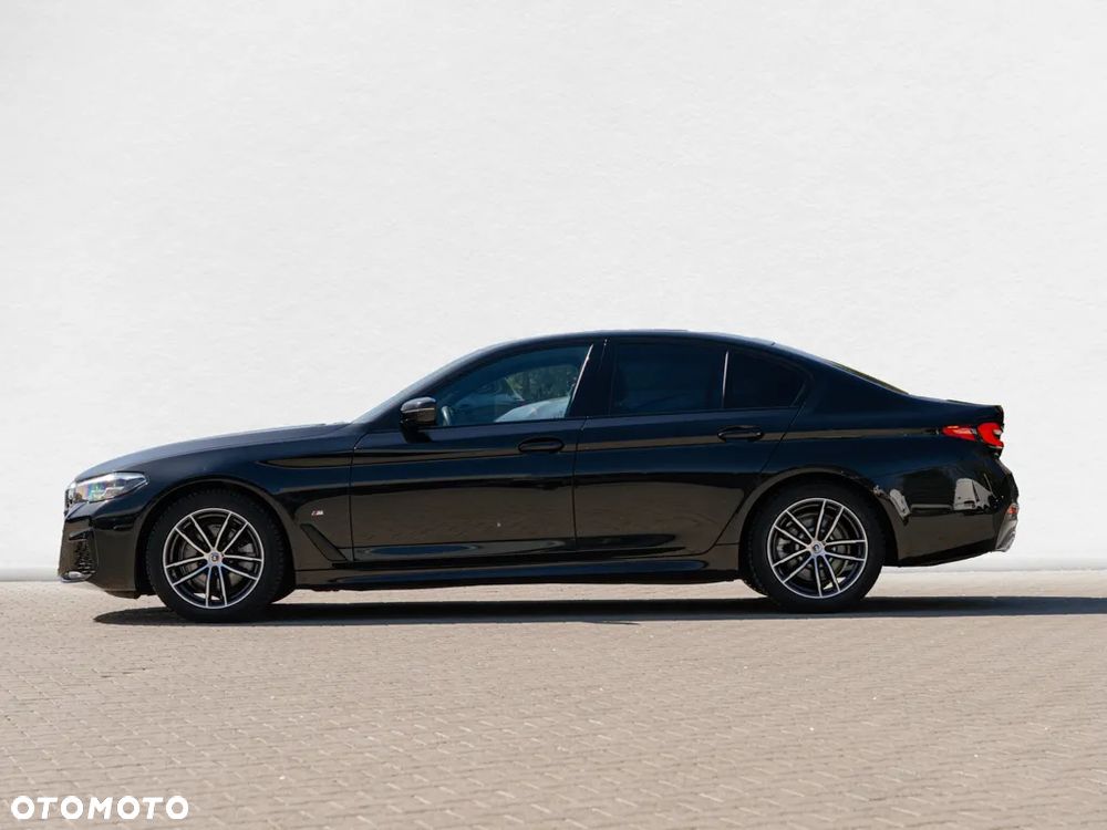BMW Seria 5 520d xDrive mHEV M Sport sport - 2