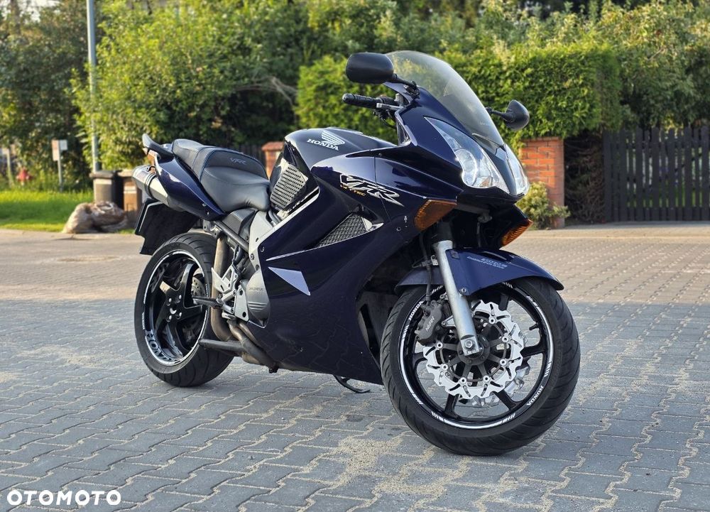 Honda VFR - 10