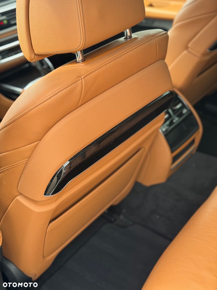 BMW Seria 7 730d xDrive sport - 32