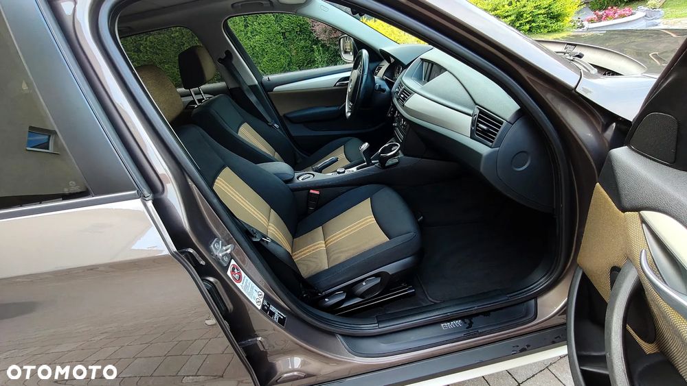BMW X1 sDrive18d xLine - 36