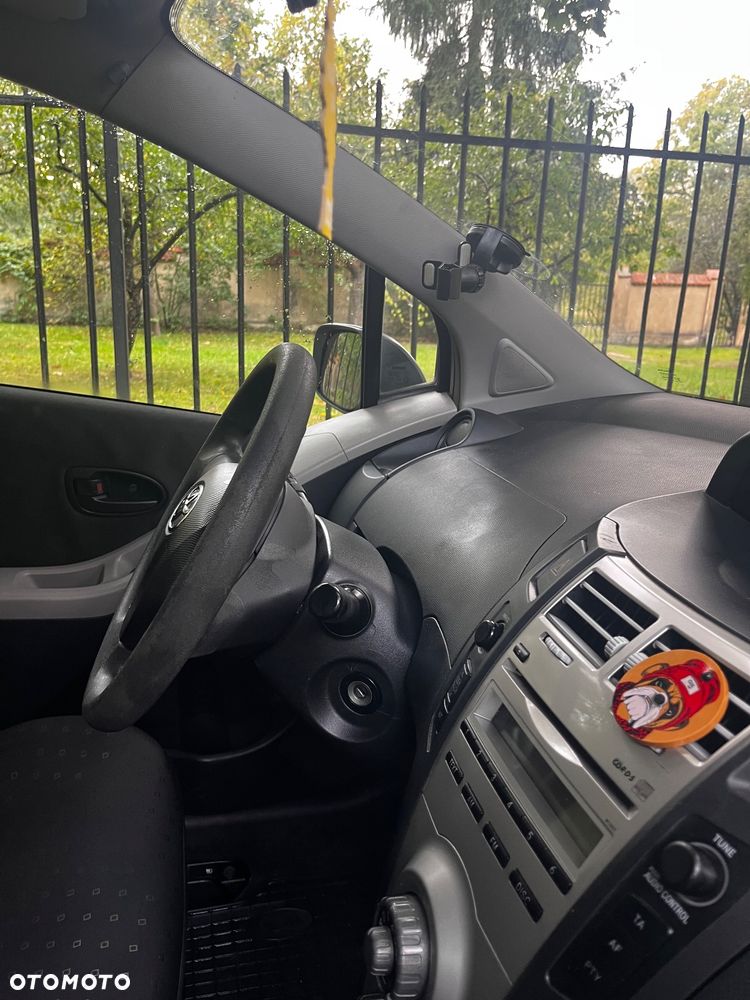 Toyota Yaris - 15
