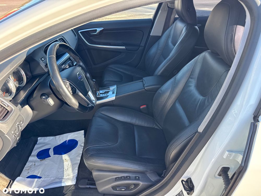 Volvo V60 T6 AWD Geartronic Summum - 16