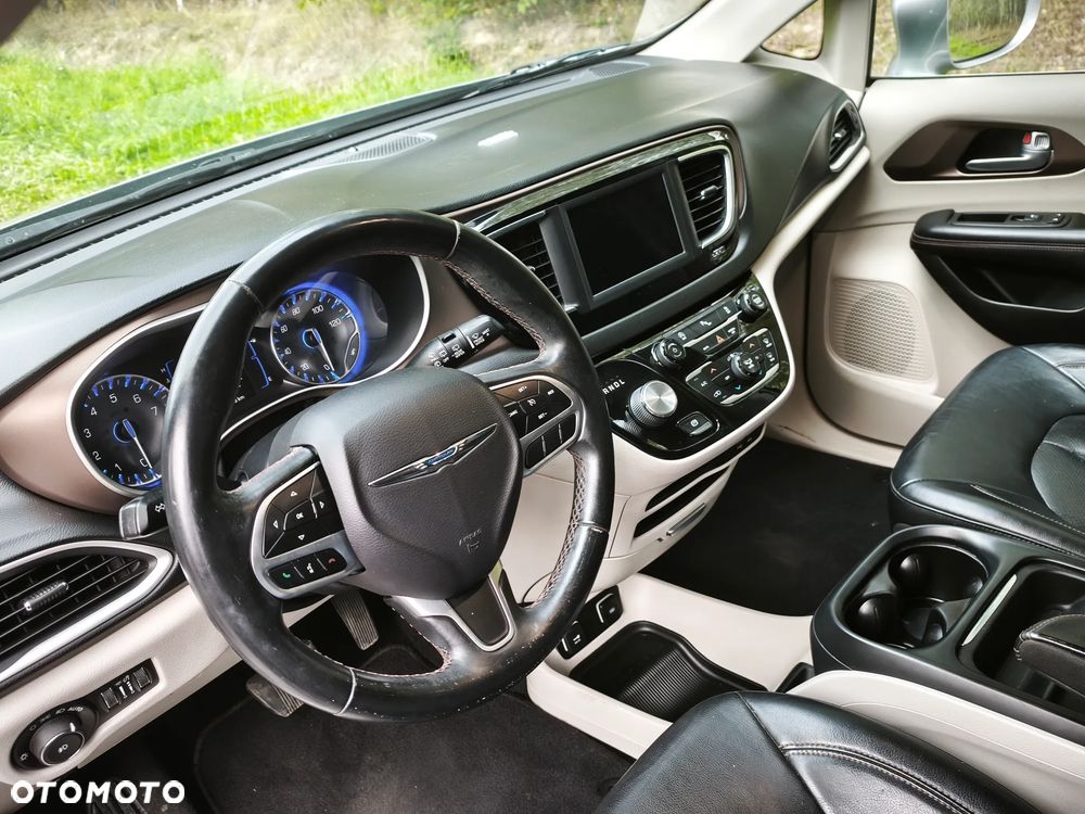 Chrysler Pacifica - 13