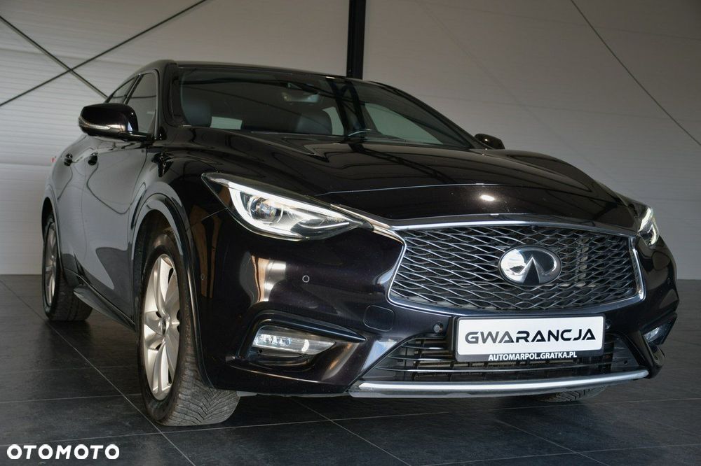 Infiniti Q30 1.6t DCT Premium Tech - 4