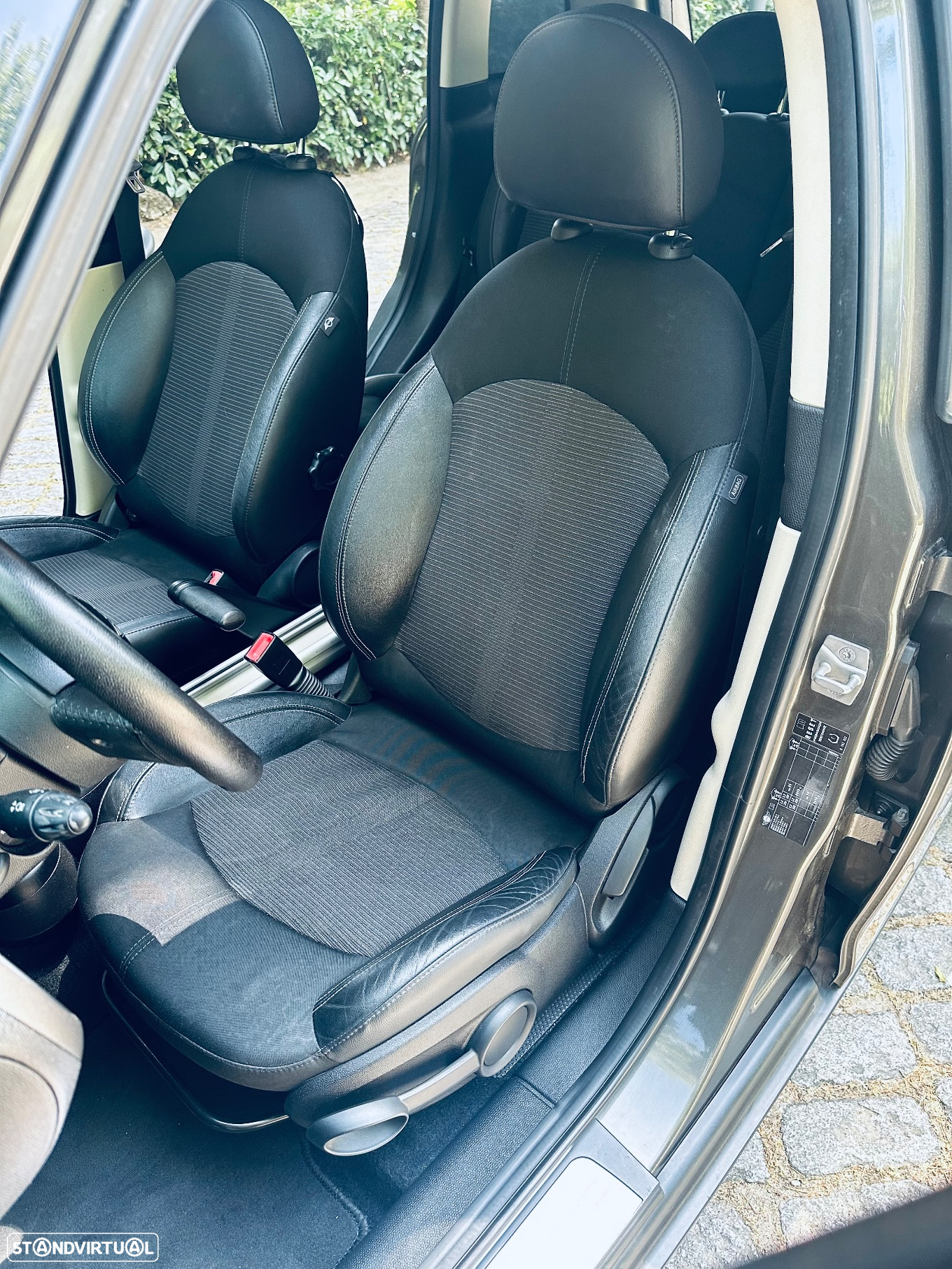 MINI Countryman One D - 19