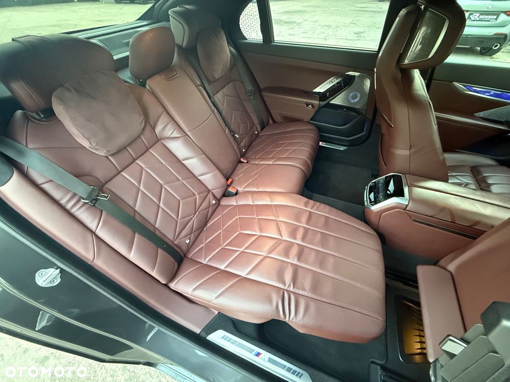 BMW Seria 7 M760e PHEV xDrive sport - 28