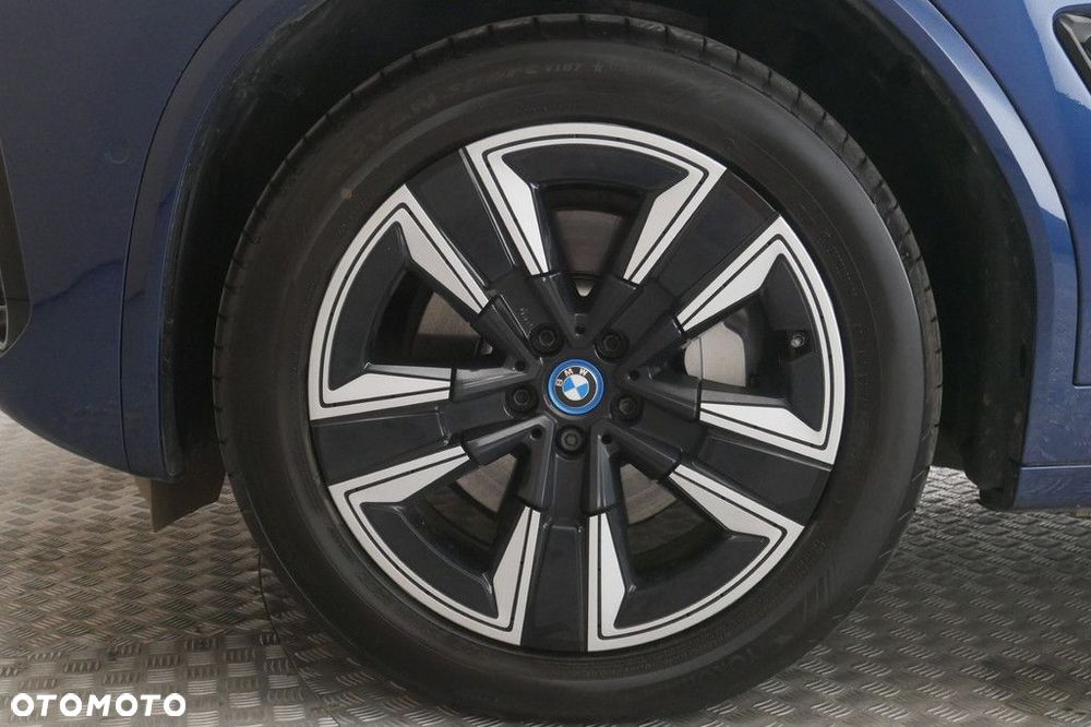 BMW iX3 - 14