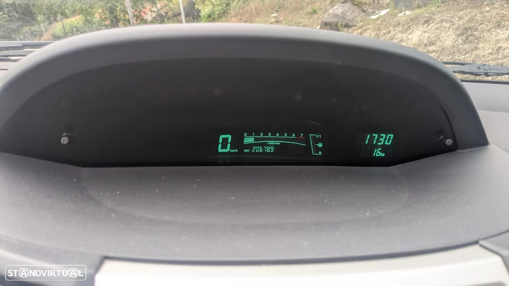 Toyota Yaris 1.0 VVT-i - 12