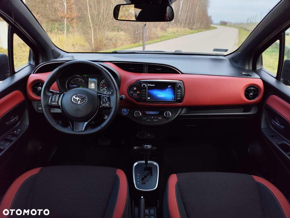 Toyota Yaris Hybrid 100 Selection Passion - 12