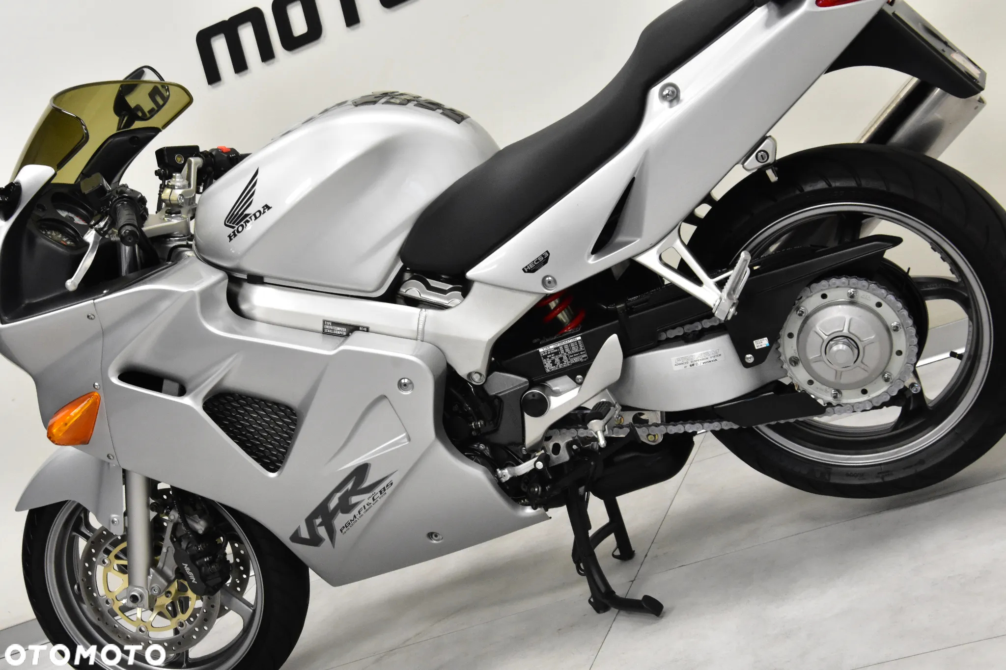 Honda VFR - 12