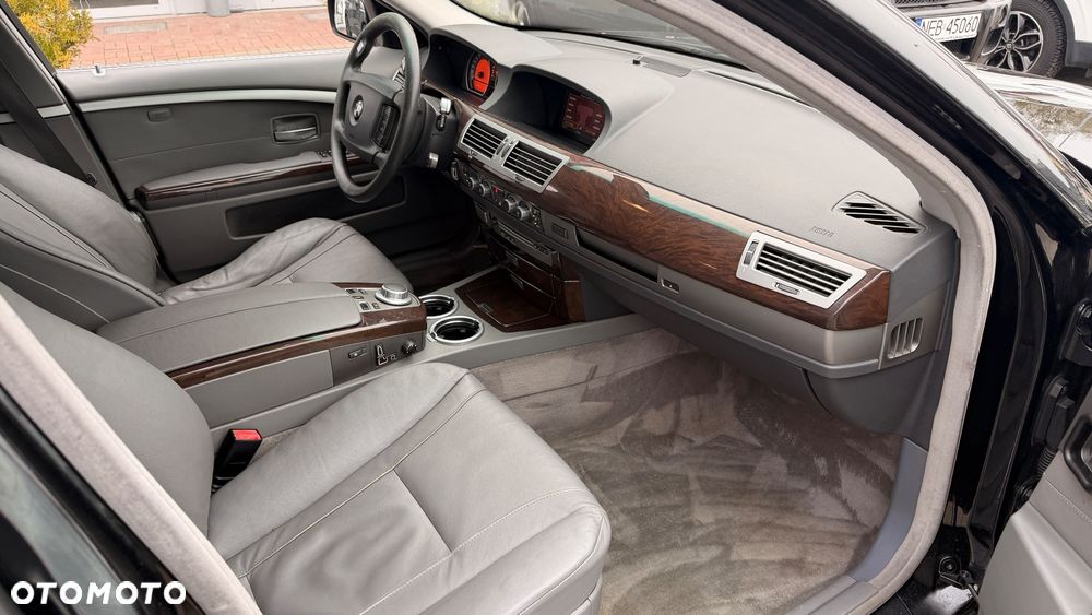 BMW Seria 7 740i - 7