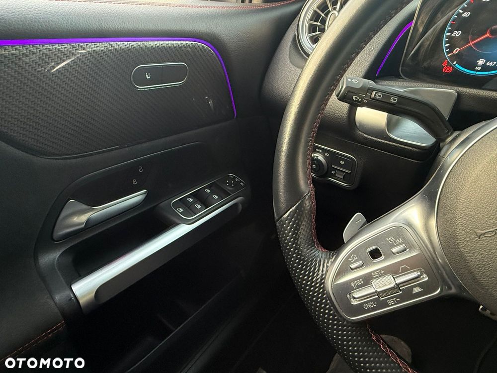 Mercedes-Benz GLB 200 d AMG Line 8G-DCT - 10