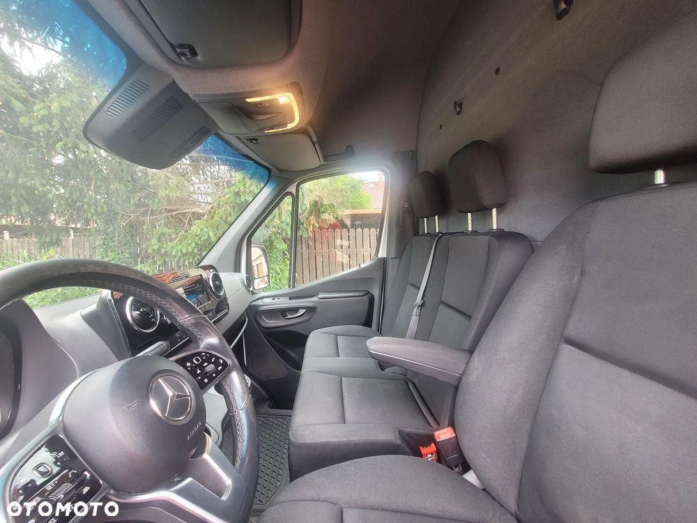 Mercedes-Benz Sprinter 319 - 22