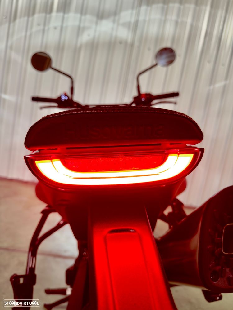 Husqvarna Svartpilen 801 - 8