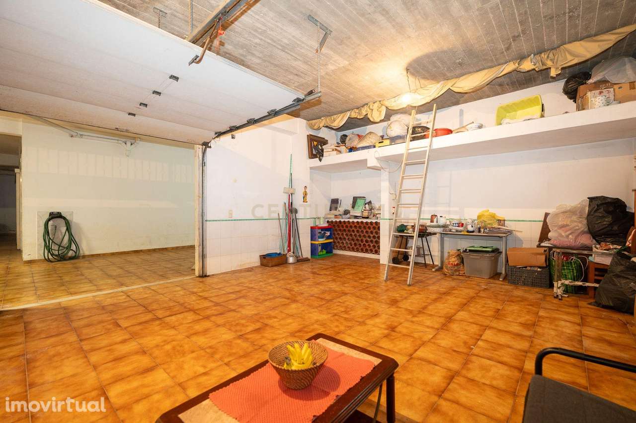** Garagem à venda no centro da Lourinhã – 36 m² ** - Grande imagem: 4/14