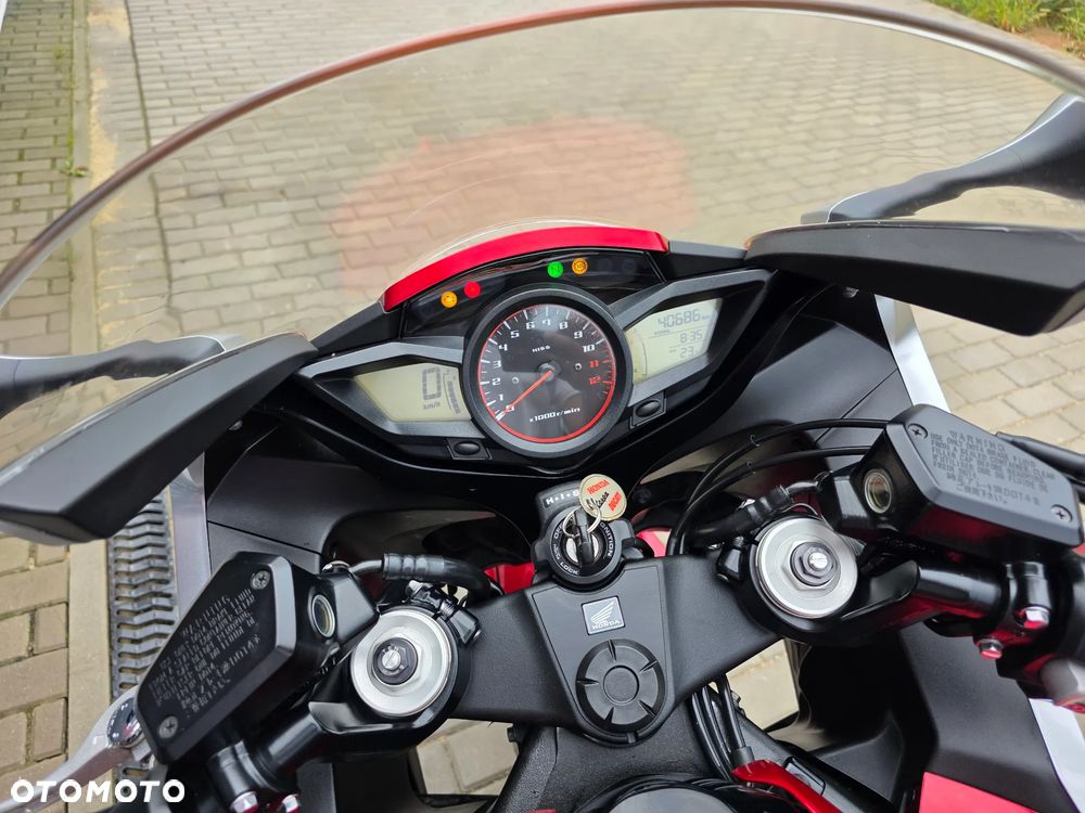 Honda VFR - 32