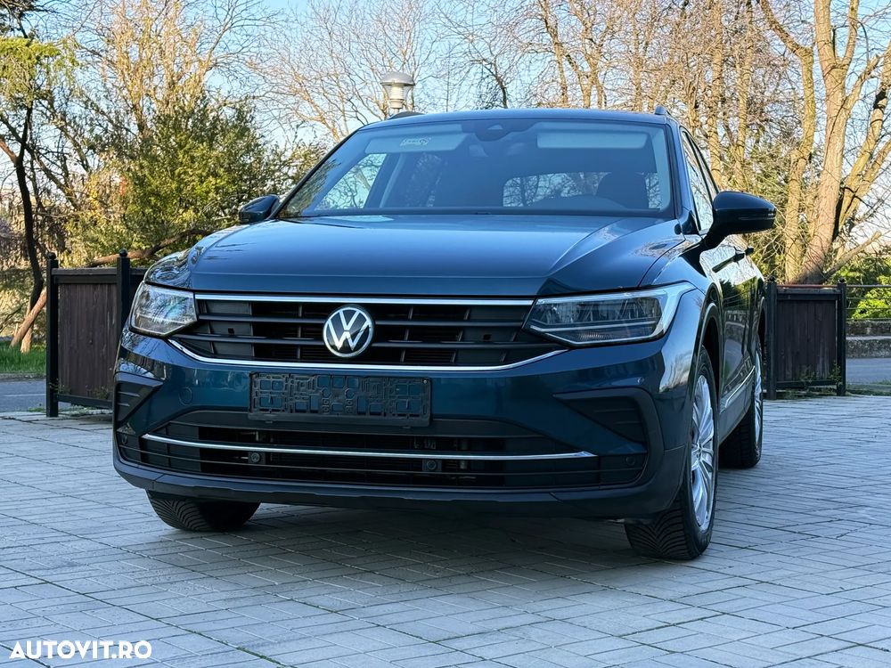 Volkswagen Tiguan - 1