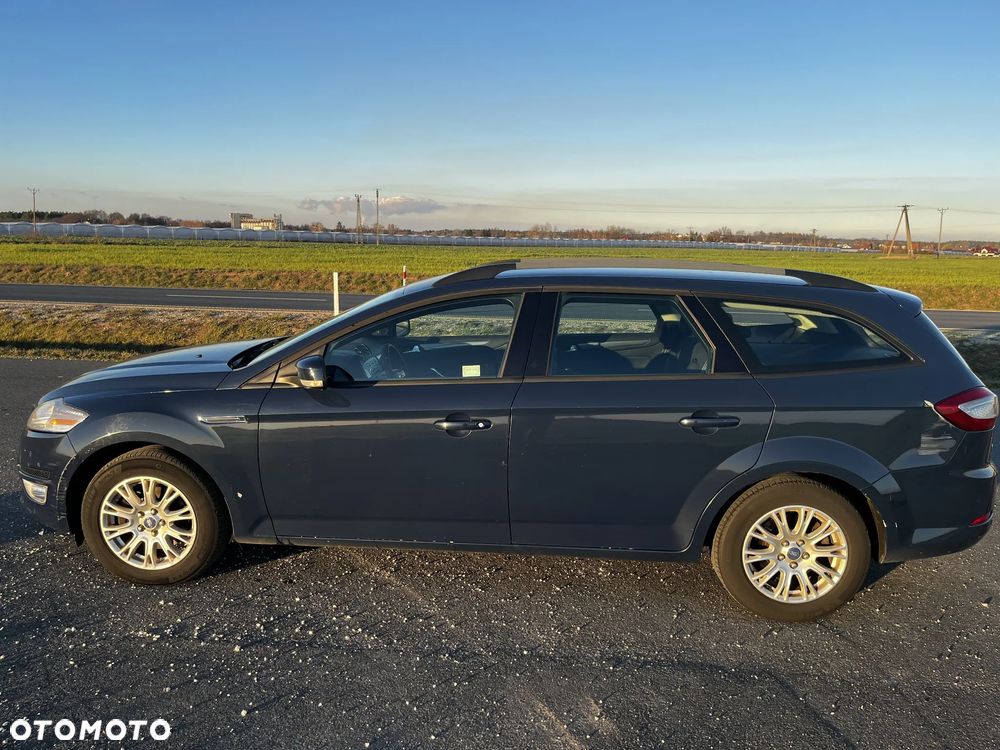 Ford Mondeo 2.0 Ambiente - 2