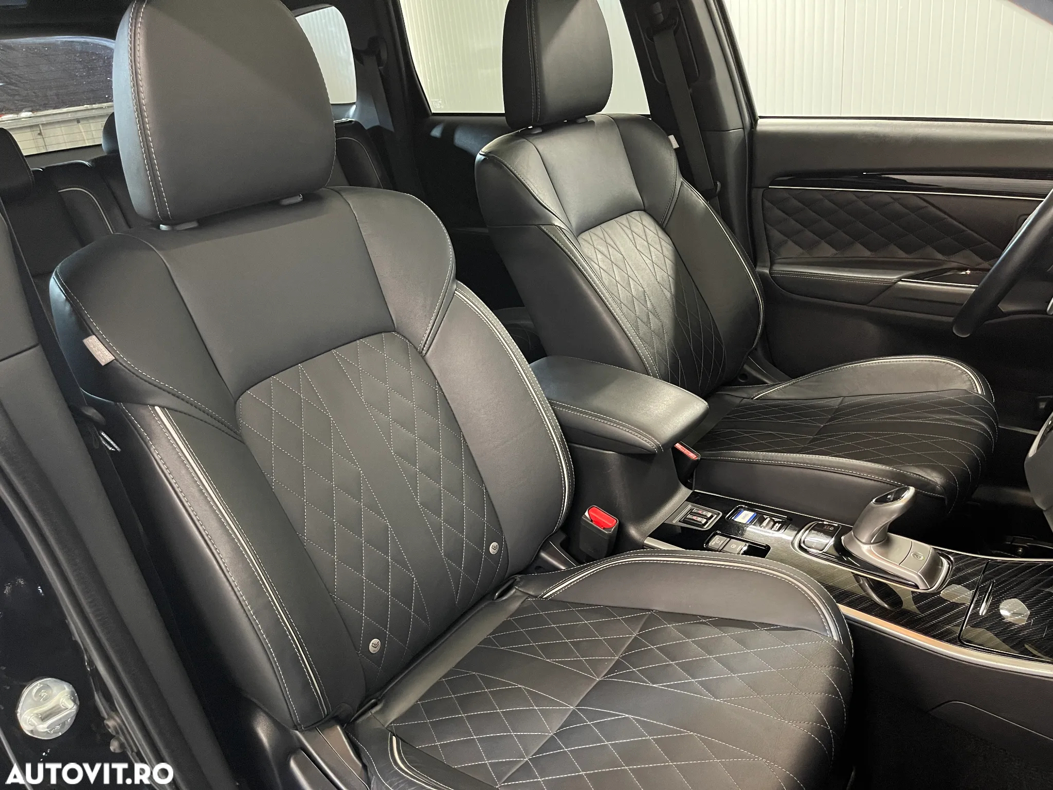 Mitsubishi Outlander 2.4 4WD Plug-In Hybrid Top - 10