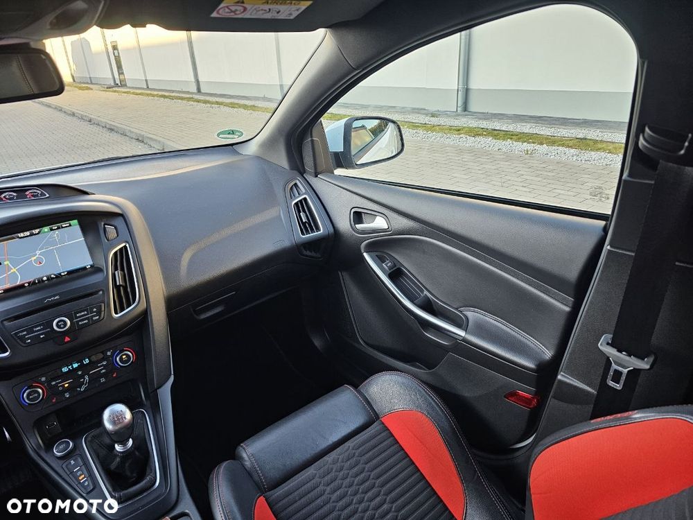 Ford Focus 2.0 EcoBoost ST mit Leder-Sport-Paket - 32