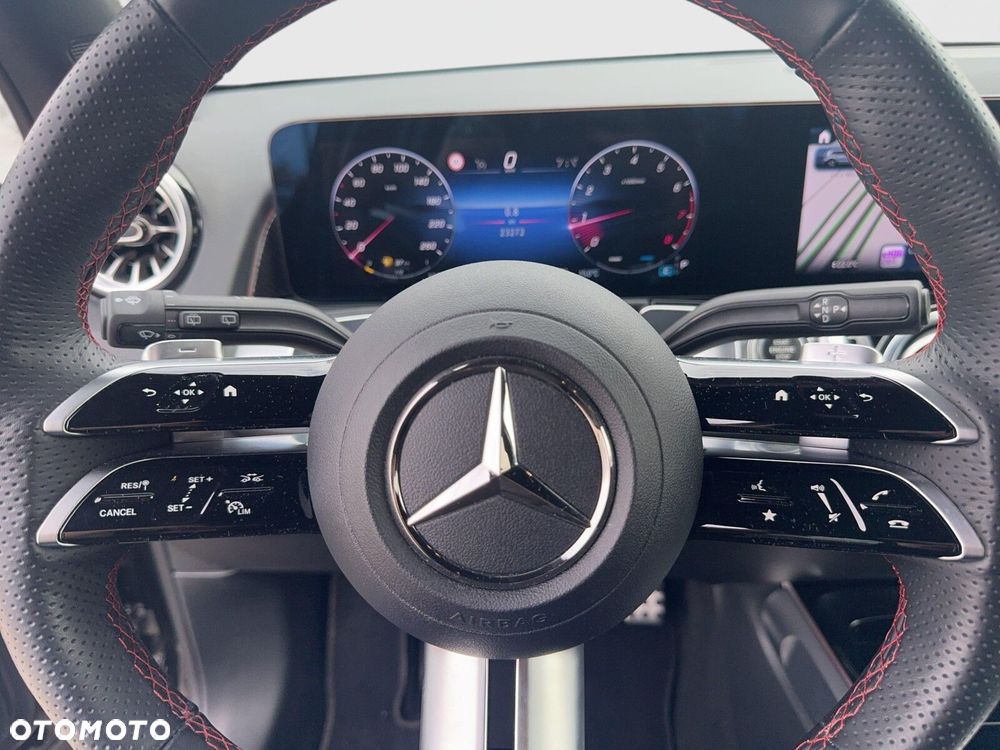 Mercedes-Benz GLB 200 AMG Line 7G-DCT - 12