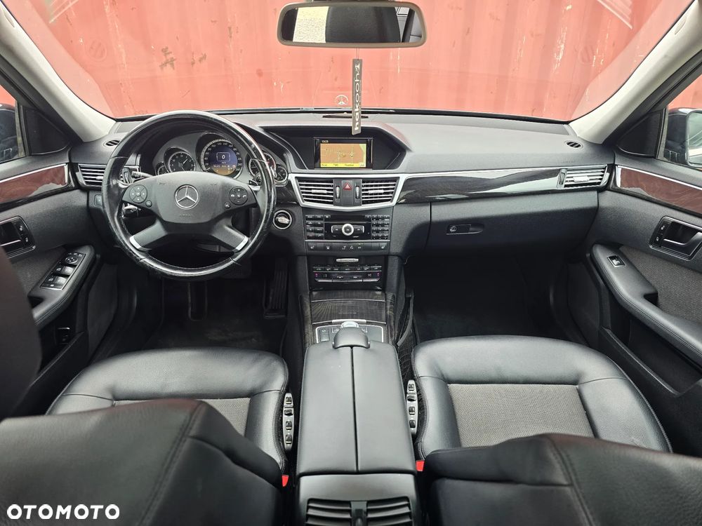 Mercedes-Benz Klasa E 220 CDI DPF BlueEFFICIENCY 7G-TRONIC Avantgarde - 2
