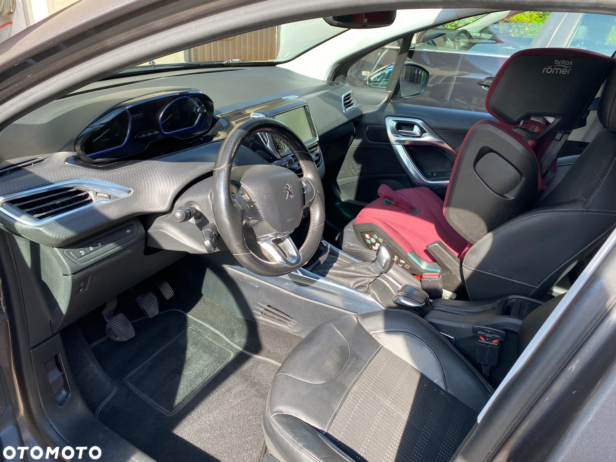 Peugeot 2008 1.6 e-HDi Allure S&S - 10