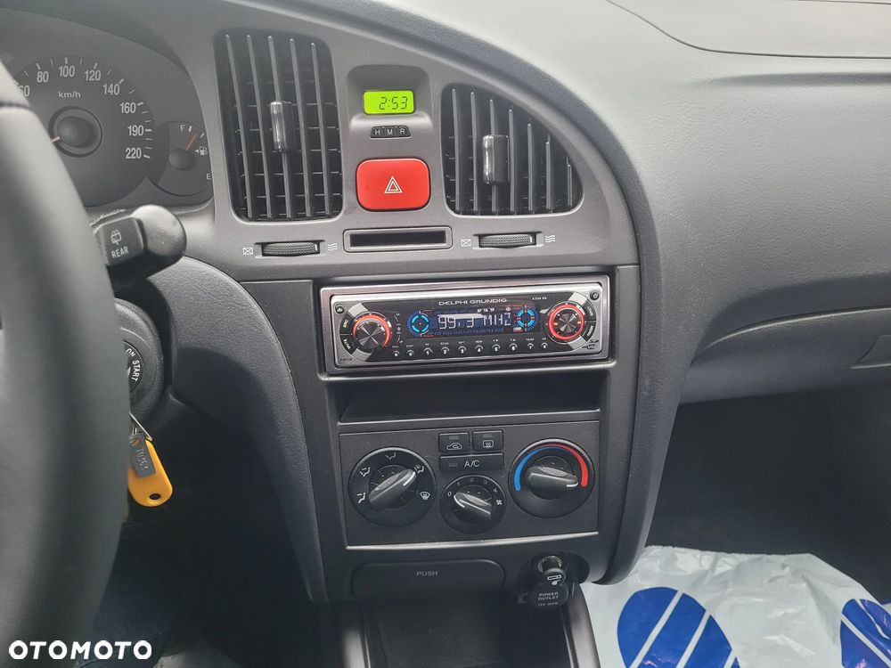 Hyundai Elantra 2.0i GLS - 11