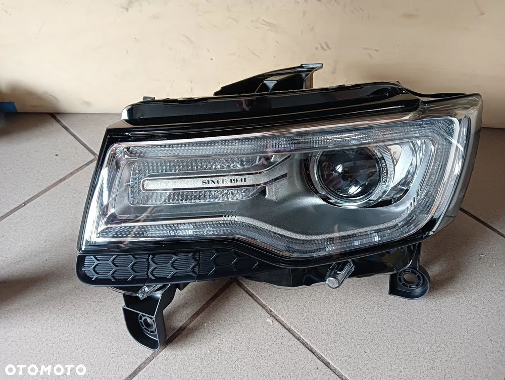 Jeep Grand Cherokee Wk2 Lift Bixenon skretny lewy EUROPA - 1