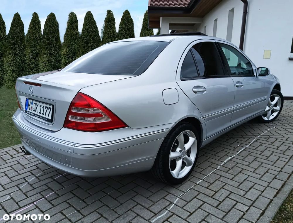 Mercedes-Benz Klasa C 240 T 4Matic Elegance - 2